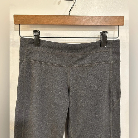 Athleta Womens Small Y2K Kick Booty Straight Leg Crop Legging Gray Capri Yoga - Picture 3 of 6